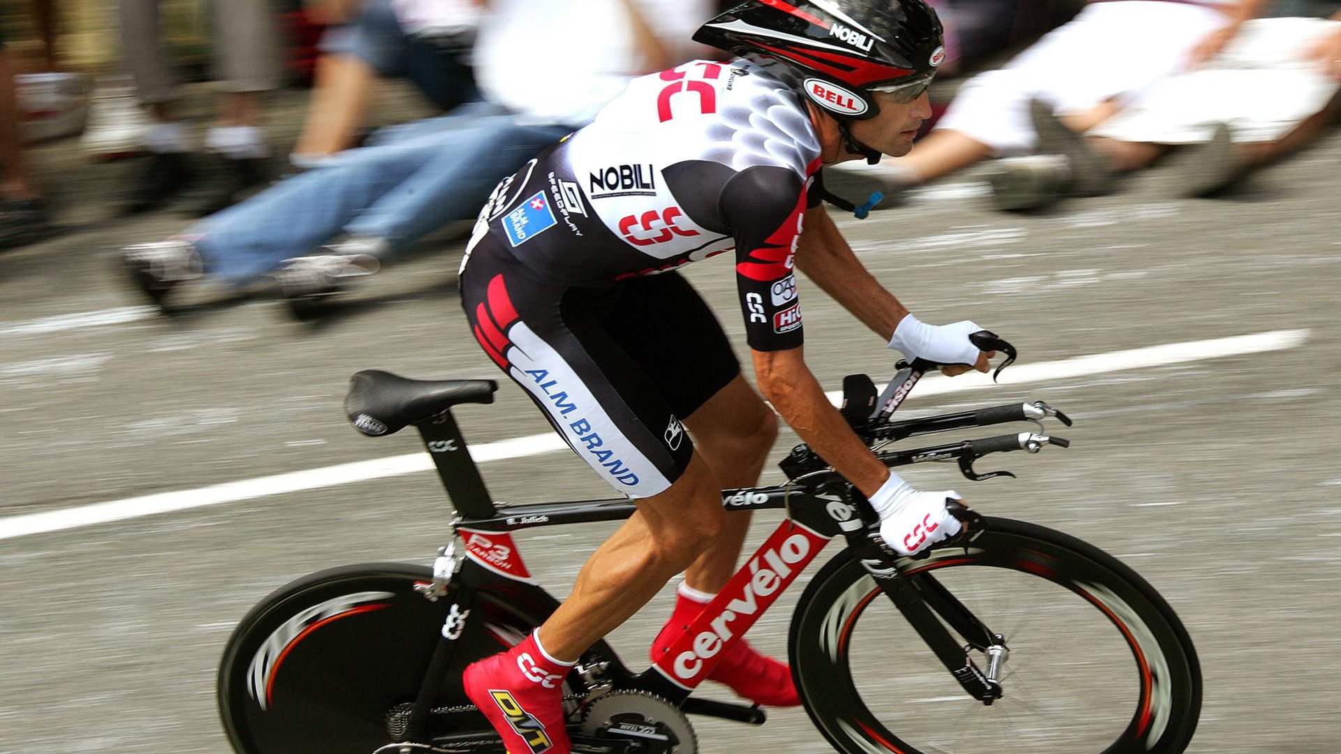 勇士又靠库里活着,那几记三分堪称神迹,勇士是库里的球队